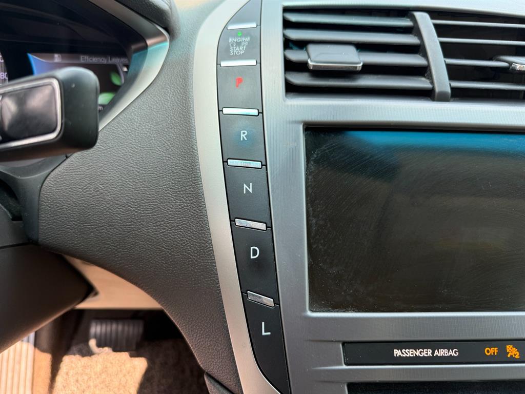 Lincoln MKZ — photo 10