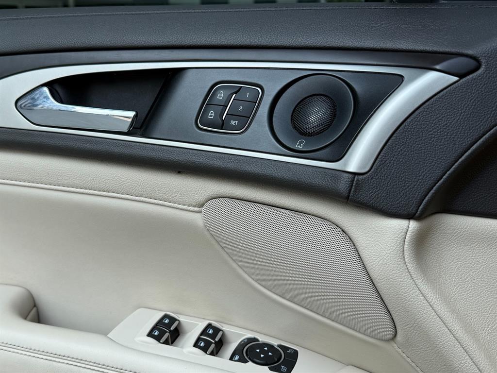 Lincoln MKZ — photo 11