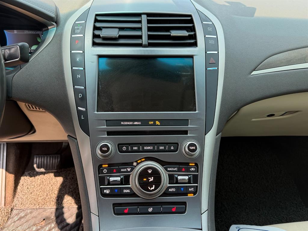 Lincoln MKZ — photo 13