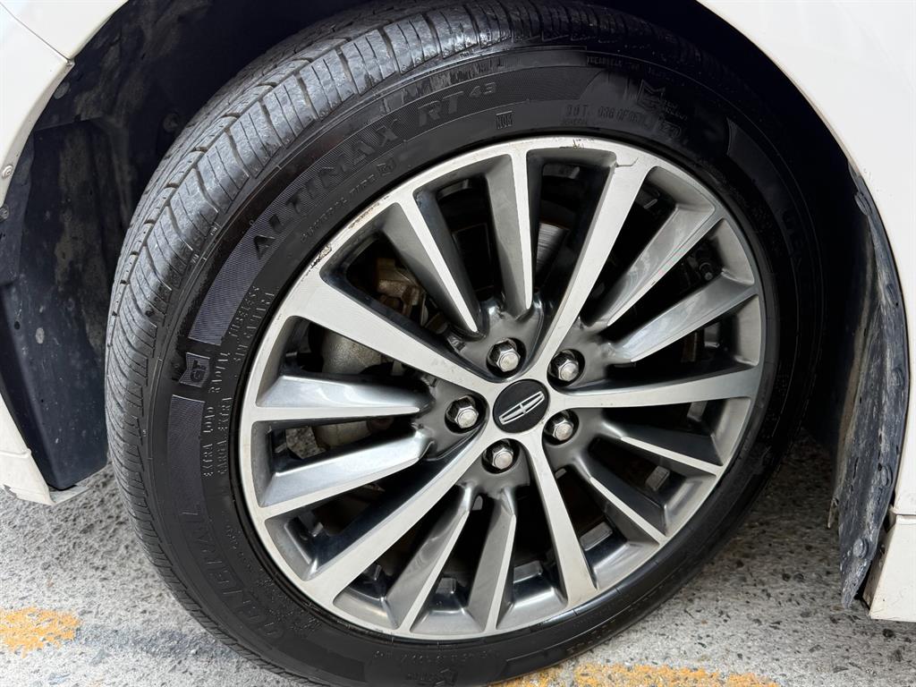 Lincoln MKZ — photo 19