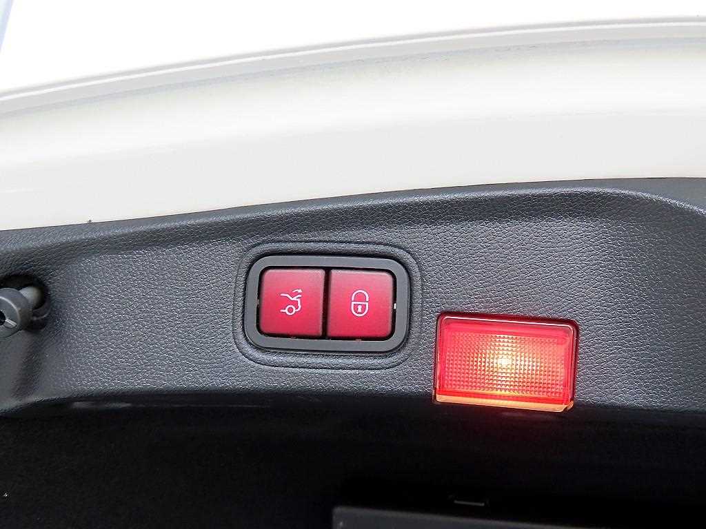 Mercedes-Benz C-Class — photo 17