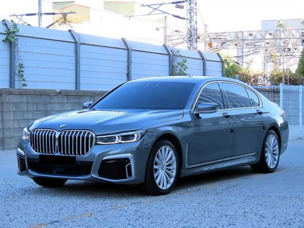 BMW 7-Series — photo 01