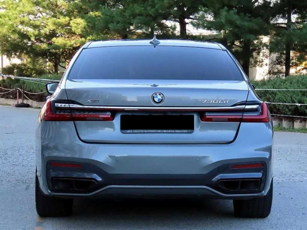 BMW 7-Series — photo 03