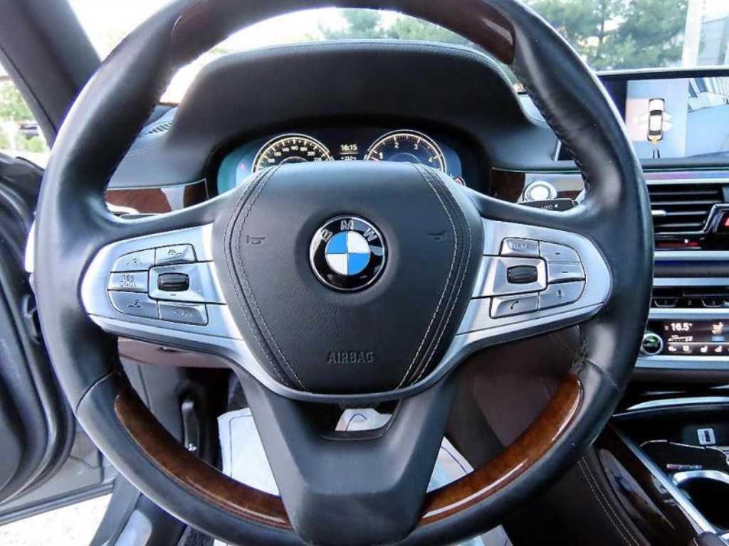 BMW 7-Series — photo 07