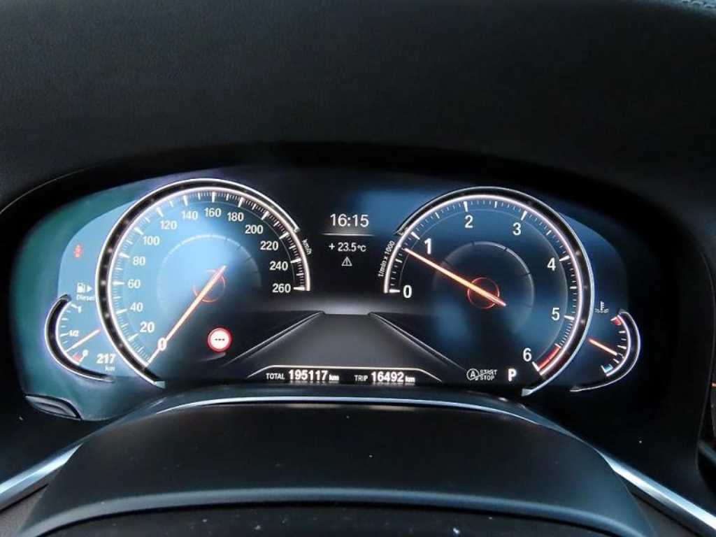 BMW 7-Series — photo 08