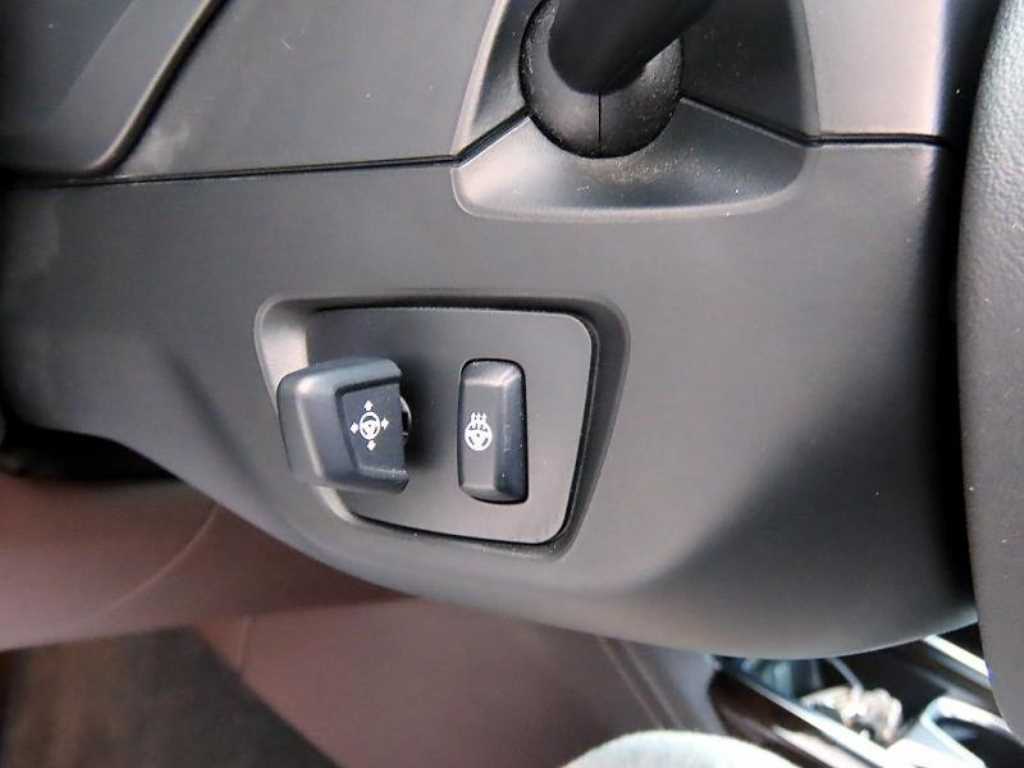 BMW 7-Series — photo 11