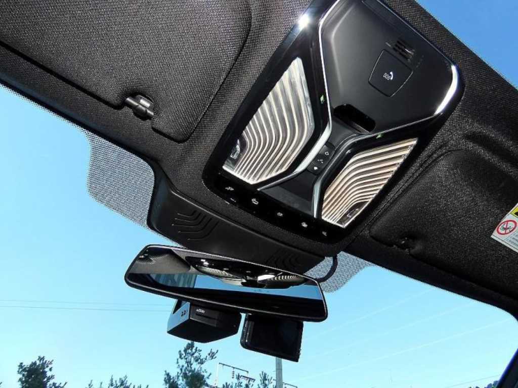 BMW 7-Series — photo 13