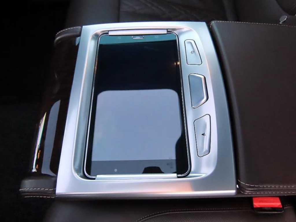 BMW 7-Series — photo 15