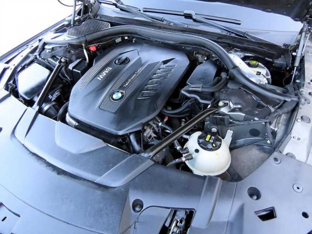 BMW 7-Series — photo 18
