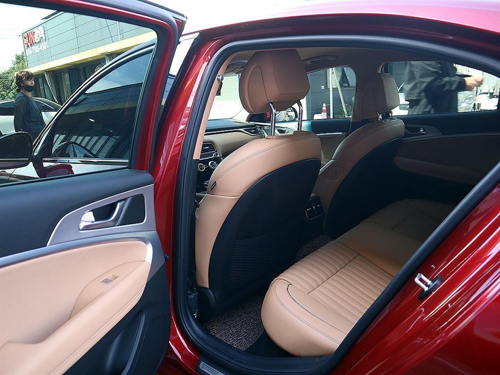 Genesis G70 — photo 07