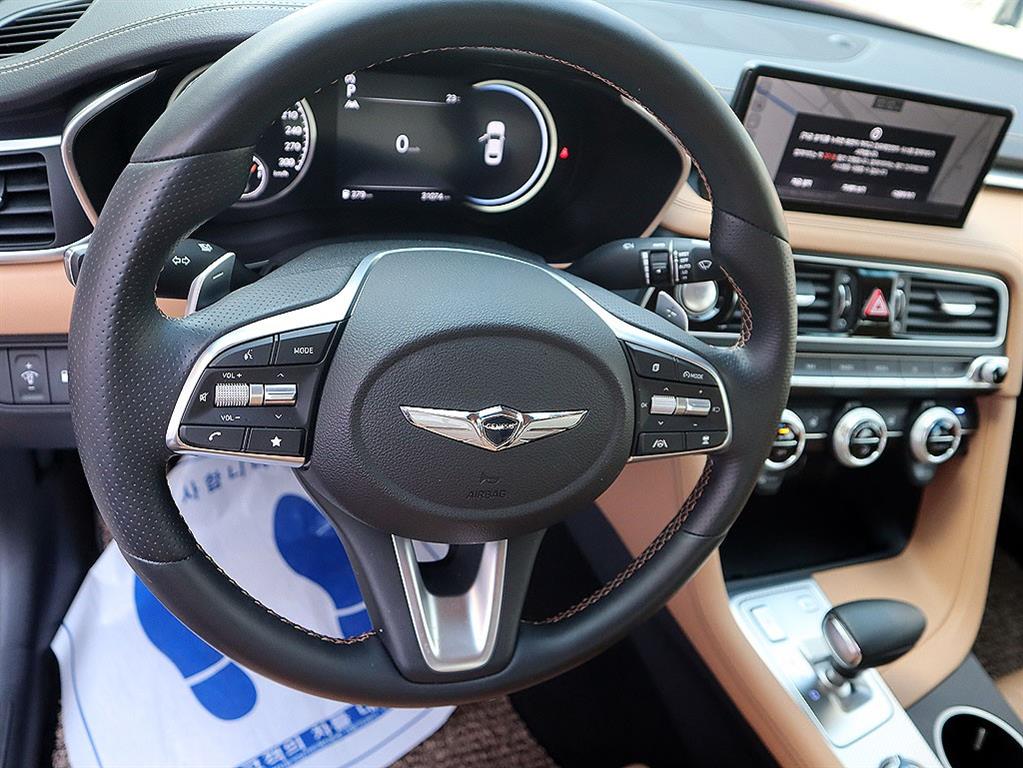 Genesis G70 — photo 08