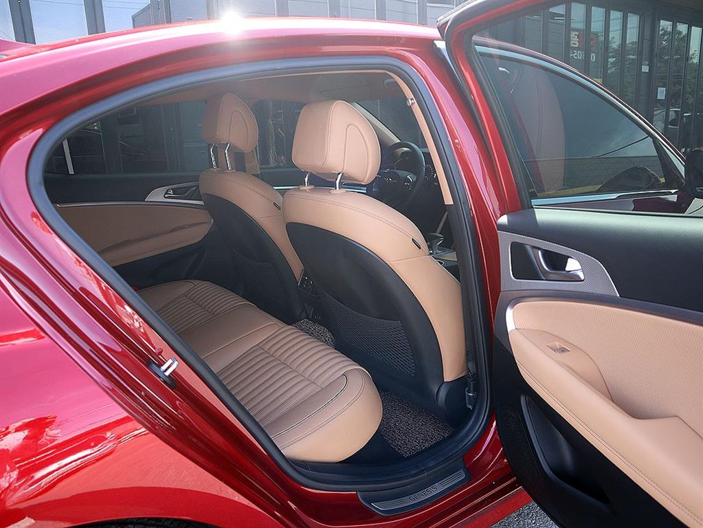 Genesis G70 — photo 14