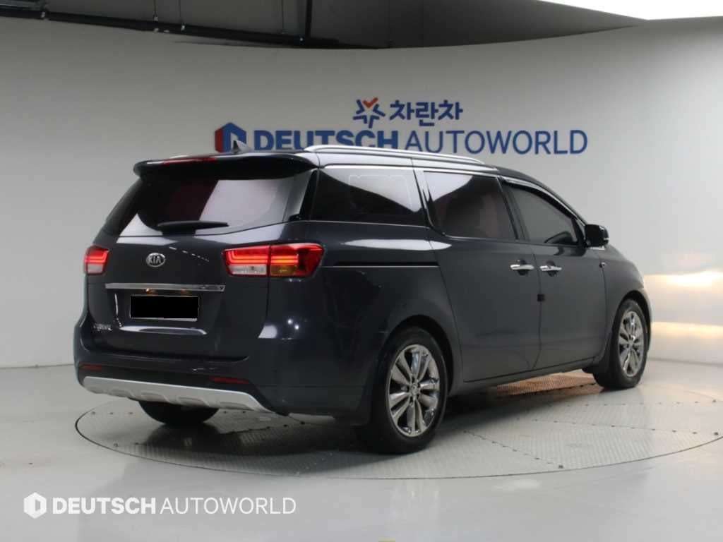 Kia Carnival — photo 02