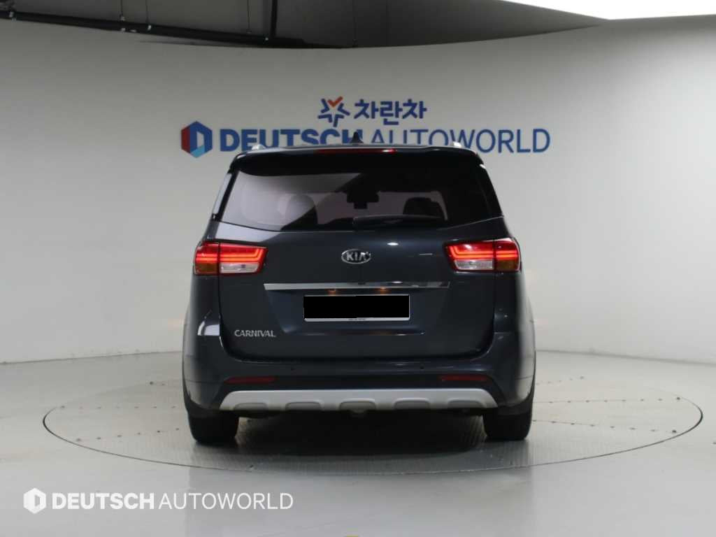 Kia Carnival — photo 04