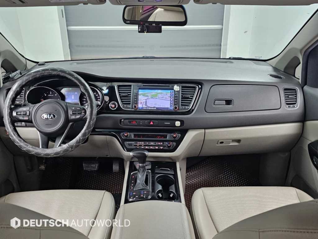 Kia Carnival — photo 07
