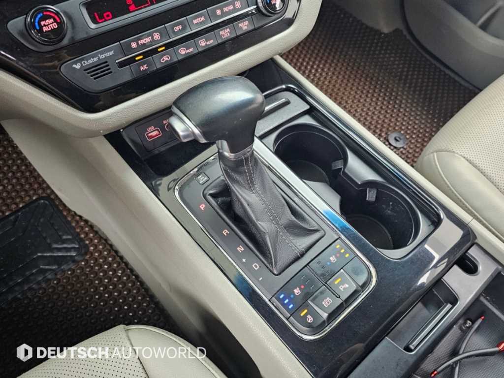 Kia Carnival — photo 09