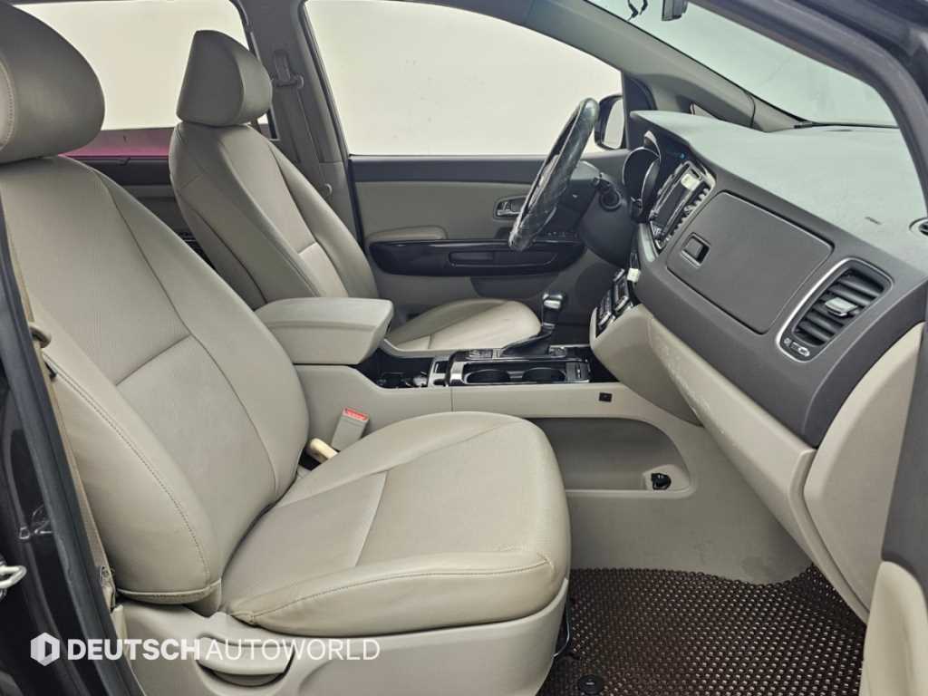 Kia Carnival — photo 10