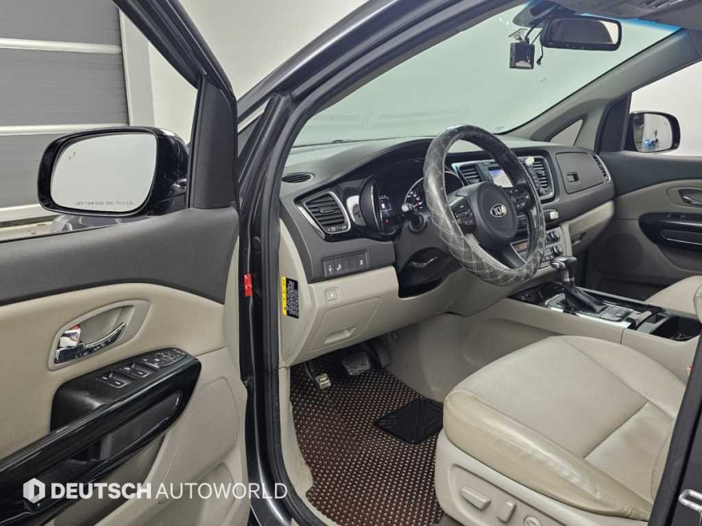 Kia Carnival — photo 11