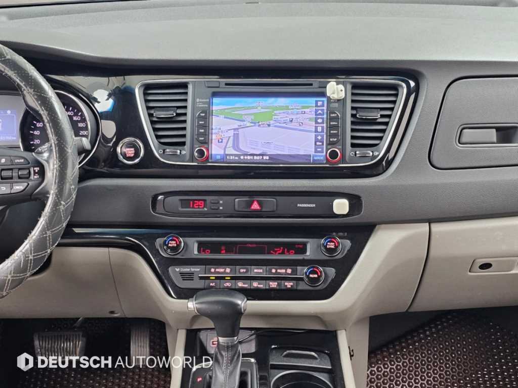Kia Carnival — photo 14