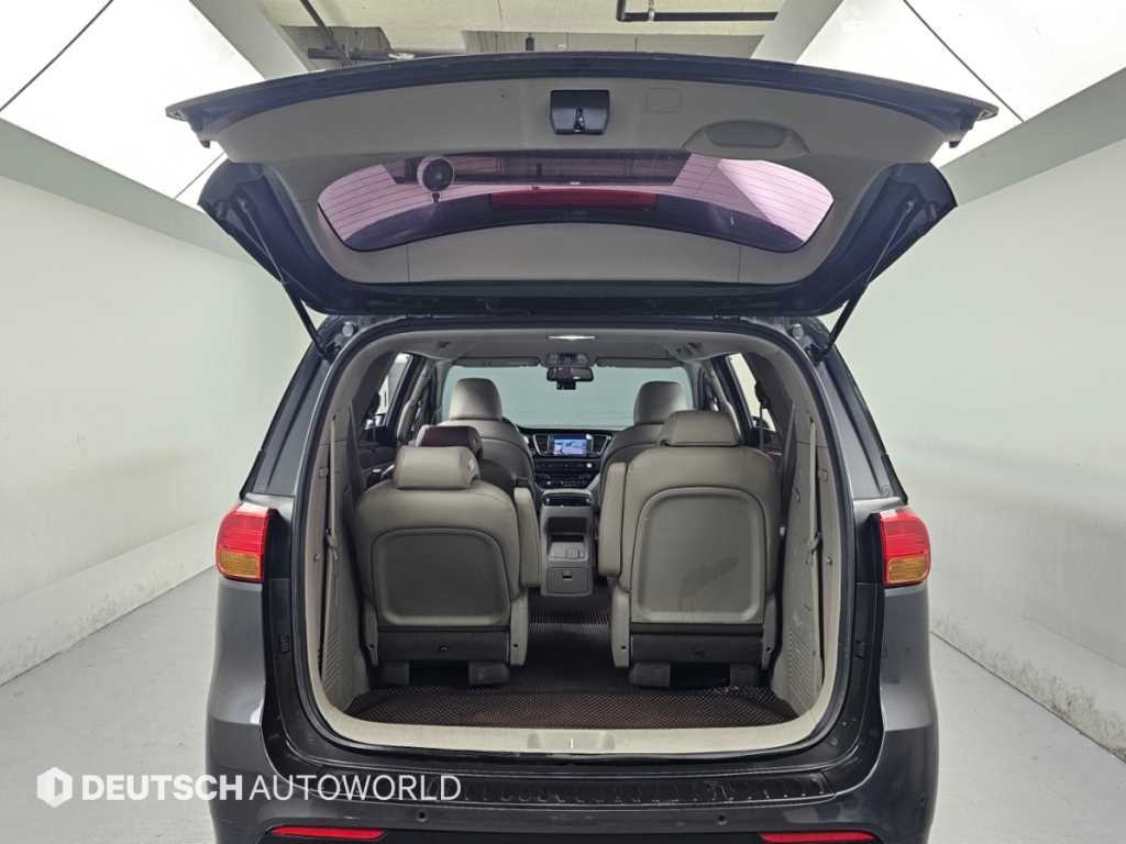 Kia Carnival — photo 19