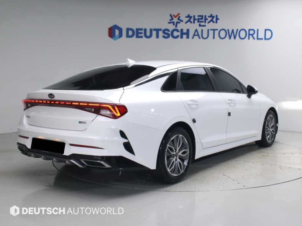 Kia K5 — photo 02