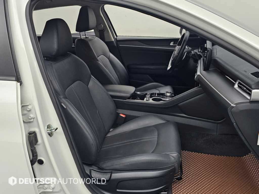Kia K5 — photo 10