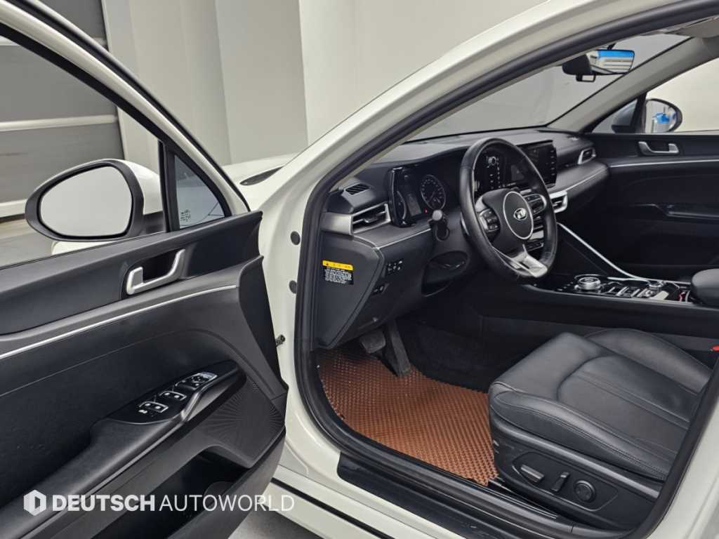 Kia K5 — photo 11