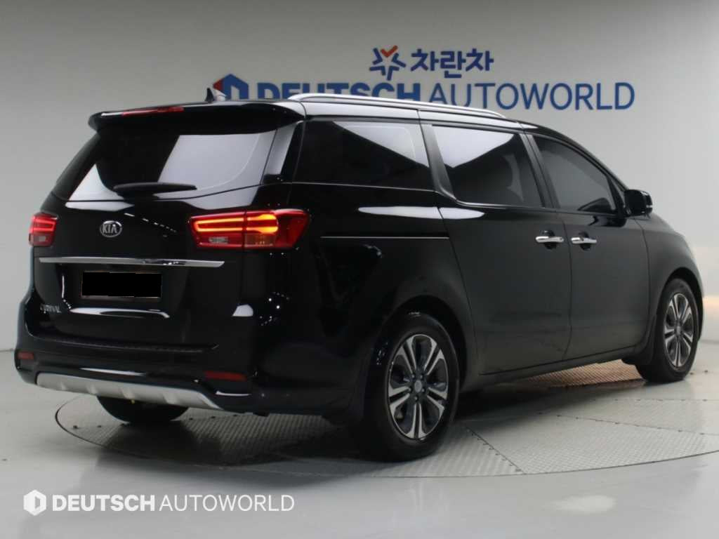 Kia Carnival — photo 02
