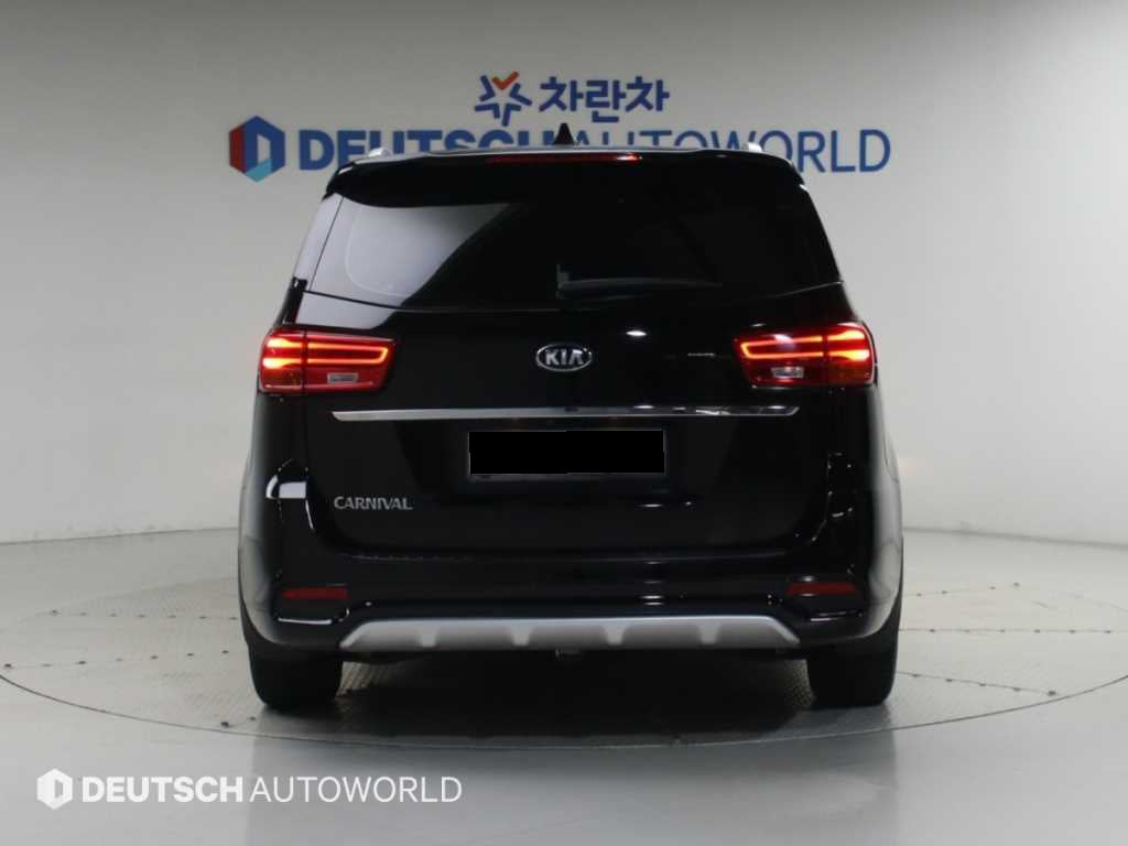 Kia Carnival — photo 04