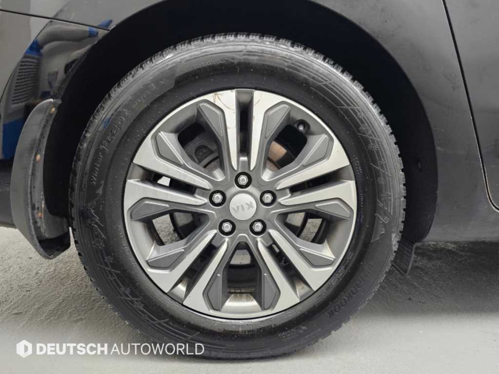 Kia Carnival — photo 05