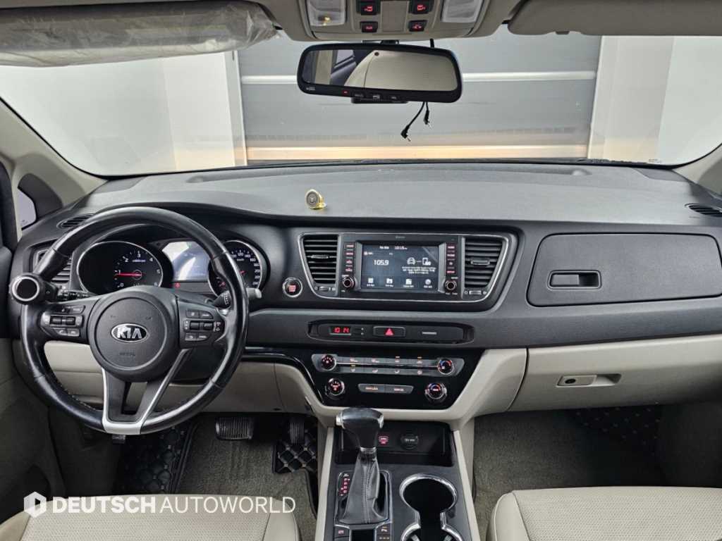 Kia Carnival — photo 07
