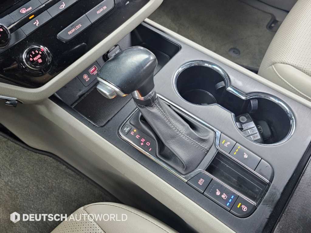 Kia Carnival — photo 09
