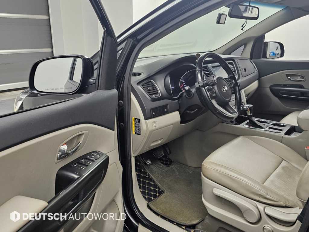 Kia Carnival — photo 11
