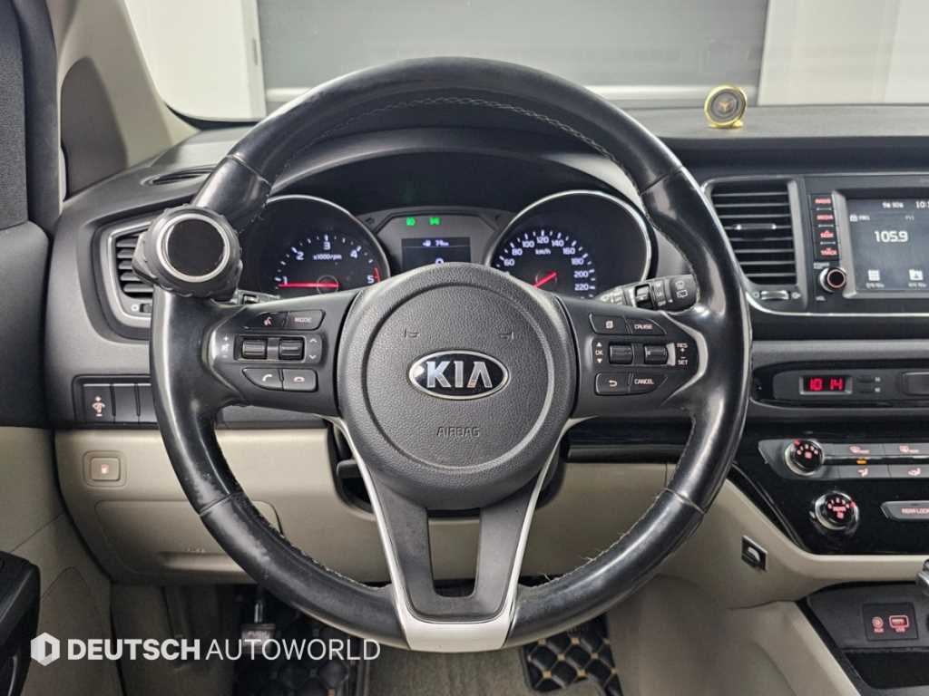 Kia Carnival — photo 13