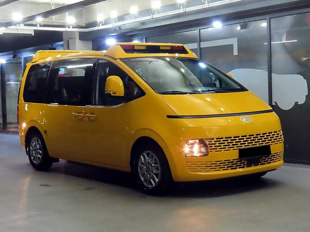 Hyundai Staria — photo 01