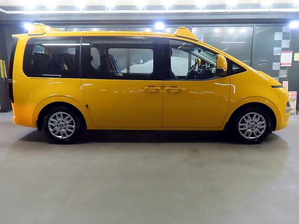 Hyundai Staria — photo 03