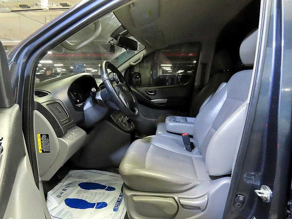 Hyundai Starex — photo 06