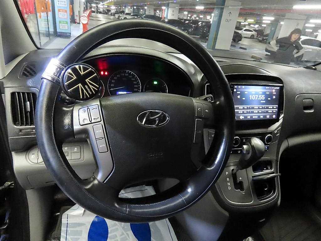 Hyundai Starex — photo 08