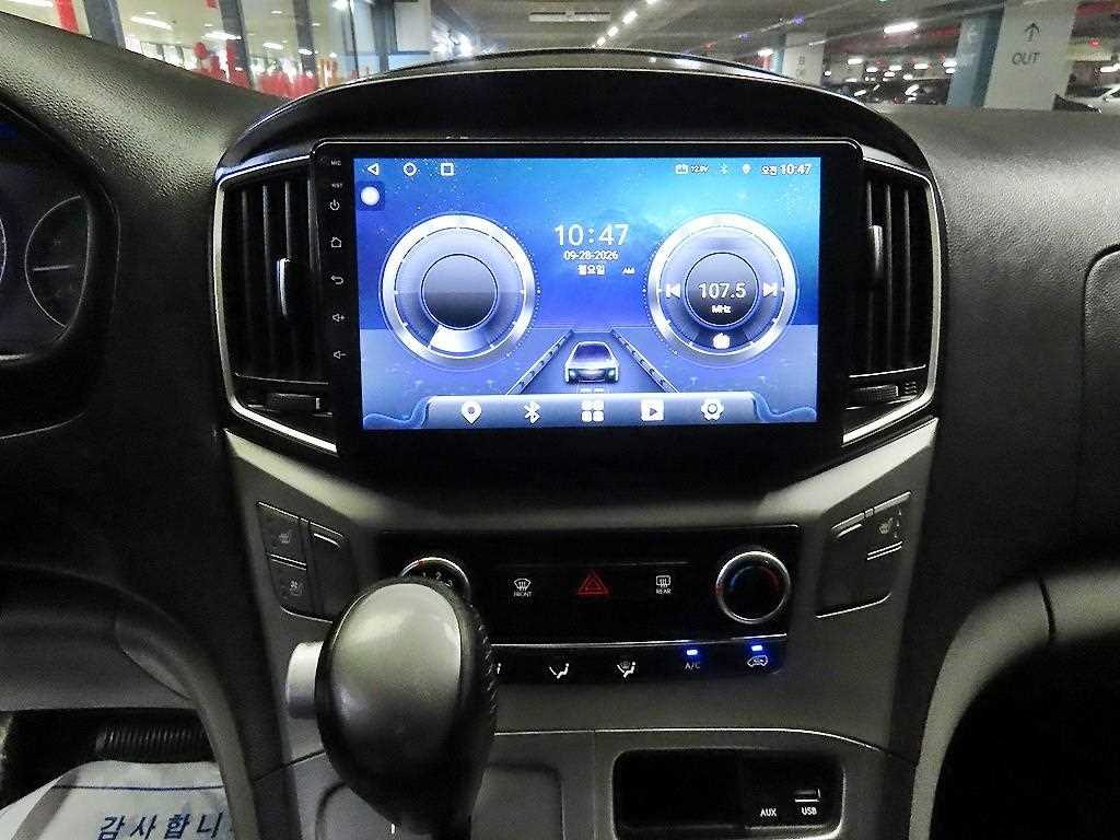 Hyundai Starex — photo 11