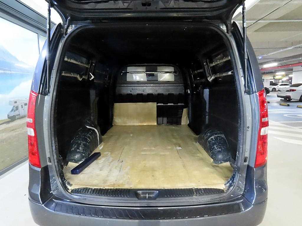 Hyundai Starex — photo 17