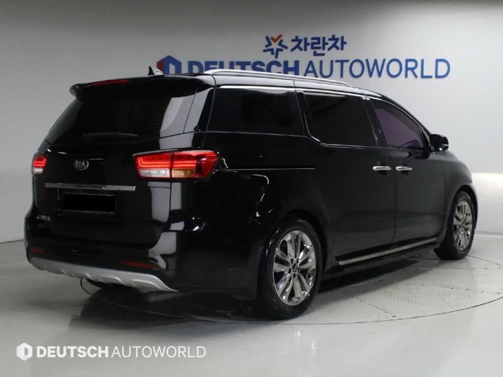 Kia Carnival — photo 02