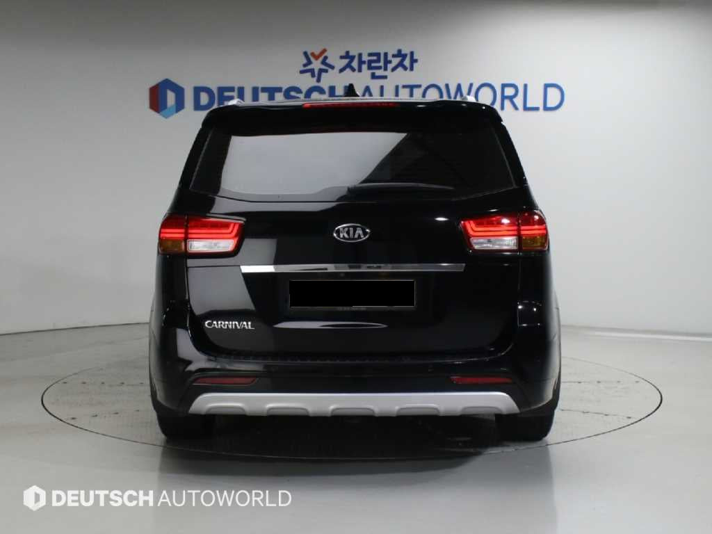 Kia Carnival — photo 04