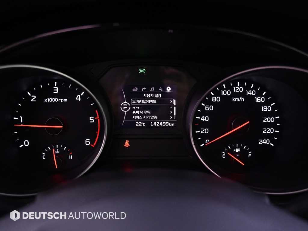 Kia Carnival — photo 08