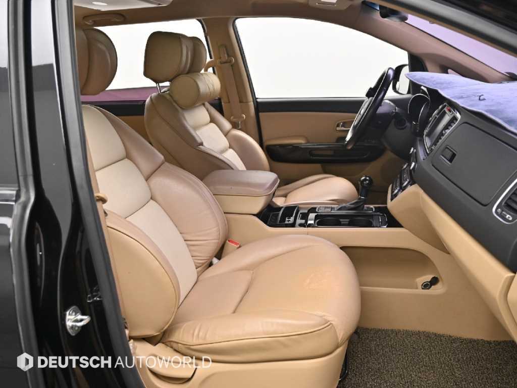 Kia Carnival — photo 10