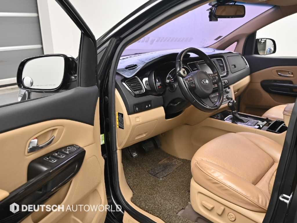 Kia Carnival — photo 11