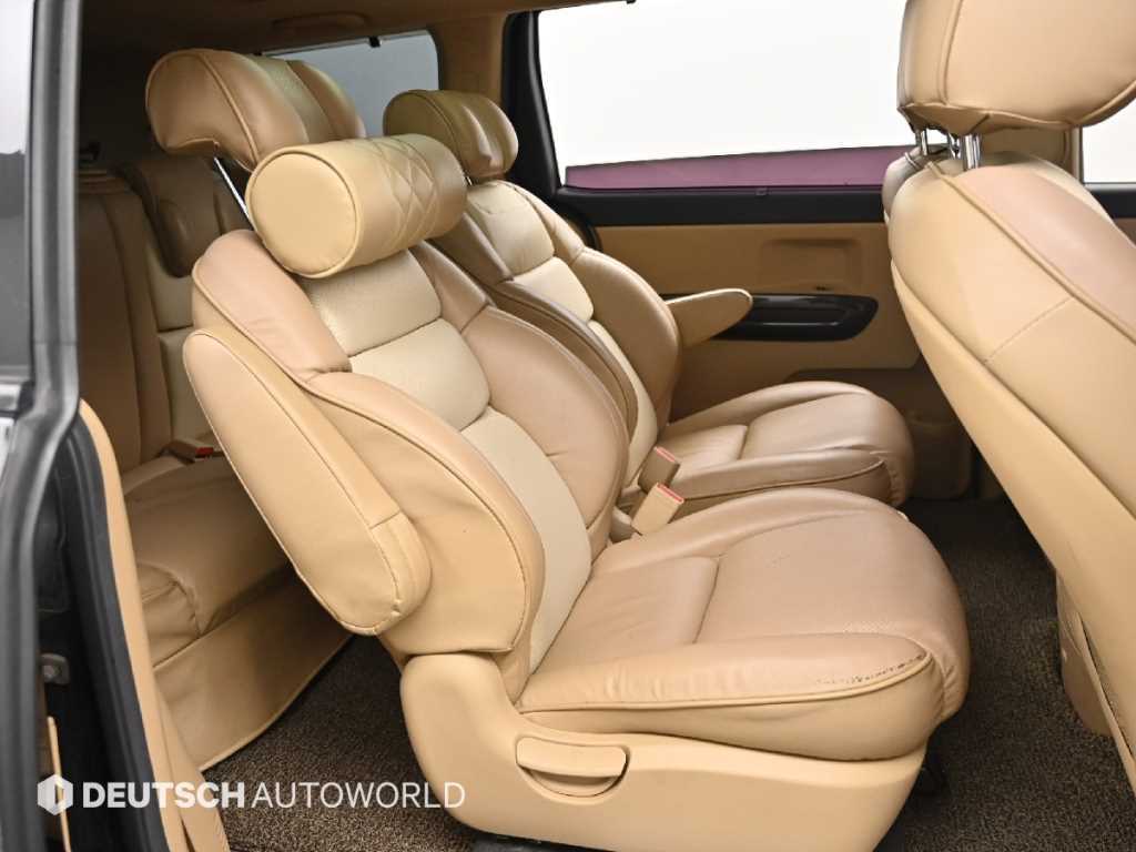 Kia Carnival — photo 12