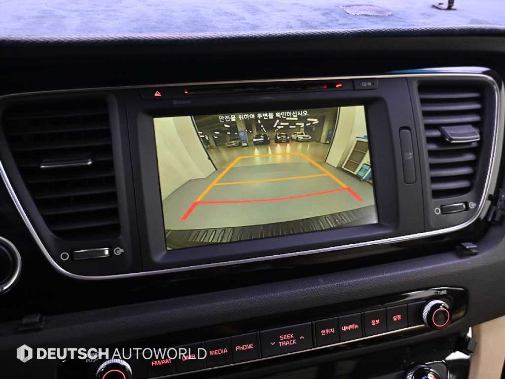 Kia Carnival — photo 15