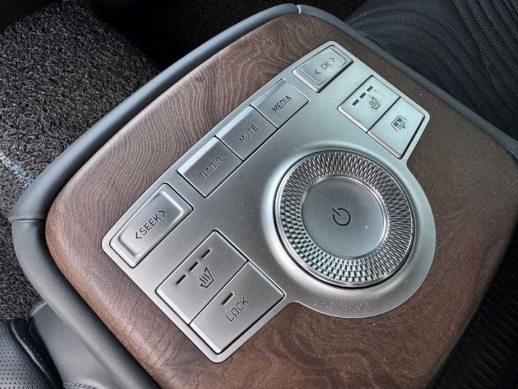 Genesis G80 — photo 16