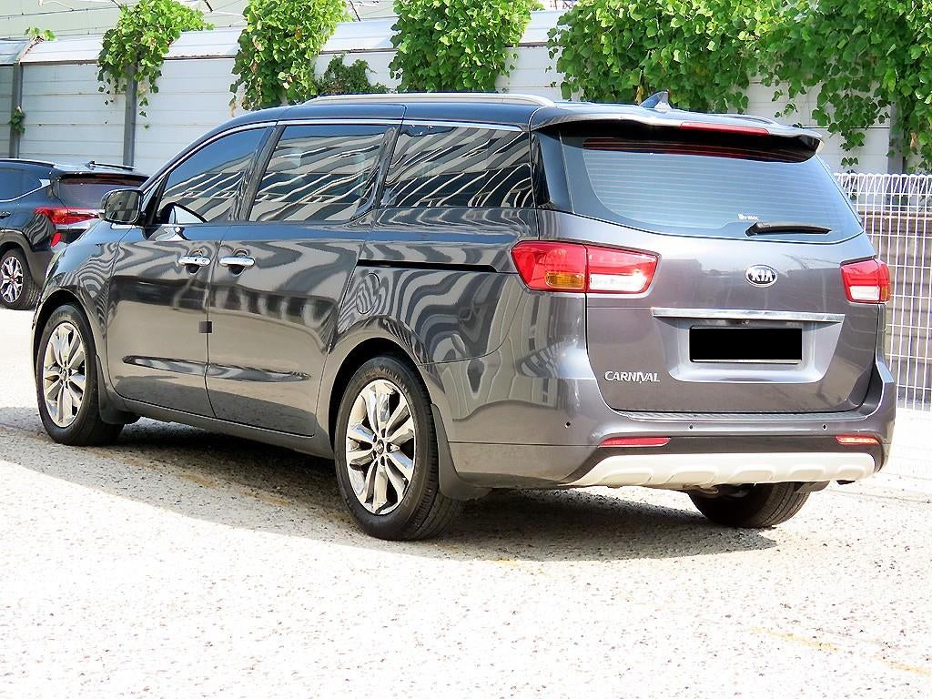 Kia Carnival — photo 03