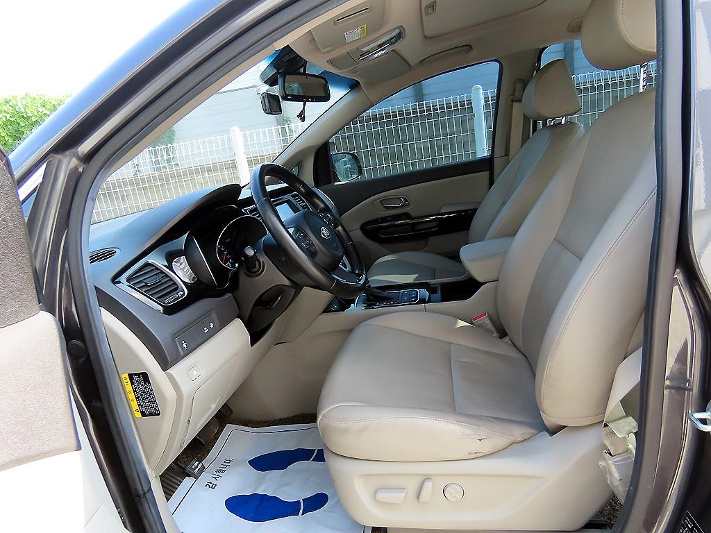 Kia Carnival — photo 05